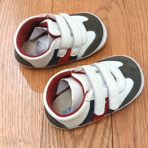 Brand new Robeez infant boy new walker sneakers with soft sole, size 9-12 months
